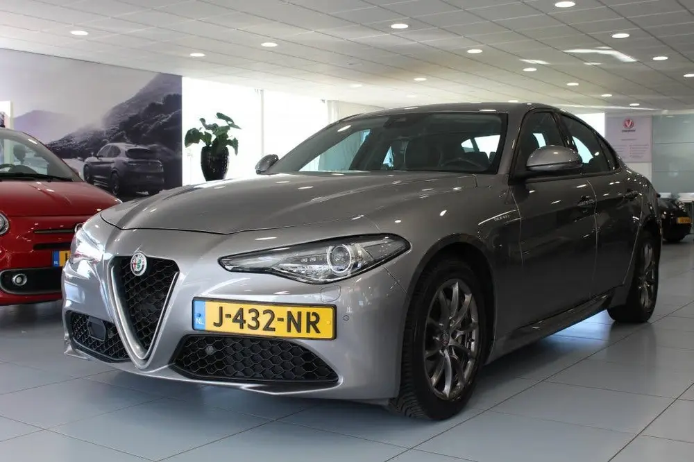 Alfa Romeo Giulia 2.0T Super/CARPLAY/CRUISE/CAMERA uit 2020, foto 2