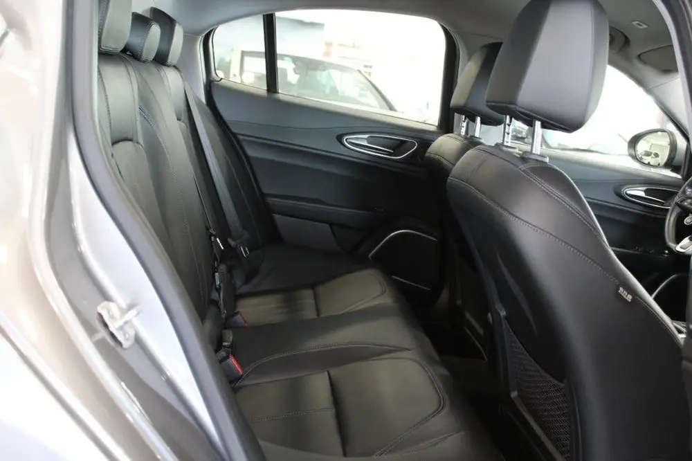 Alfa Romeo Giulia 2.0T Super/CARPLAY/CRUISE/CAMERA uit 2020, foto 5
