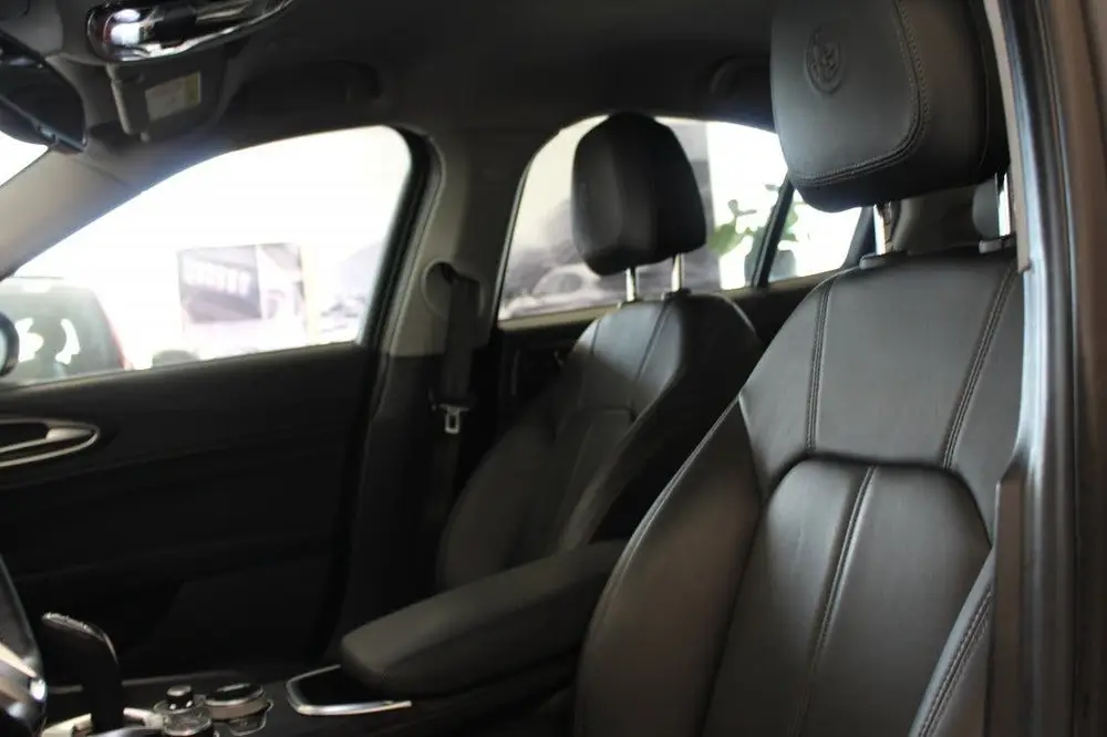 Alfa Romeo Giulia 2.0T Super/CARPLAY/CRUISE/CAMERA uit 2020, foto 6