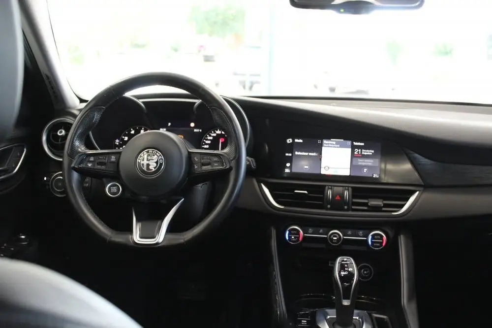 Alfa Romeo Giulia 2.0T Super/CARPLAY/CRUISE/CAMERA uit 2020, foto 8