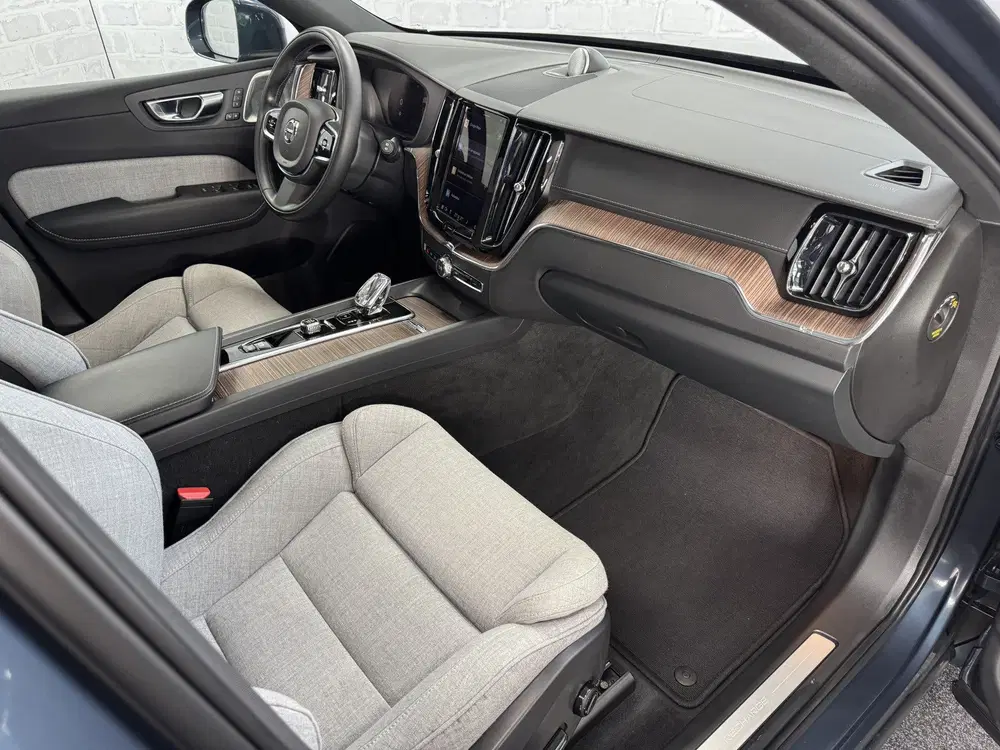 Volvo XC60 2.0 Recharge T8 AWD Inscription Luchtverin uit 2021, foto 14