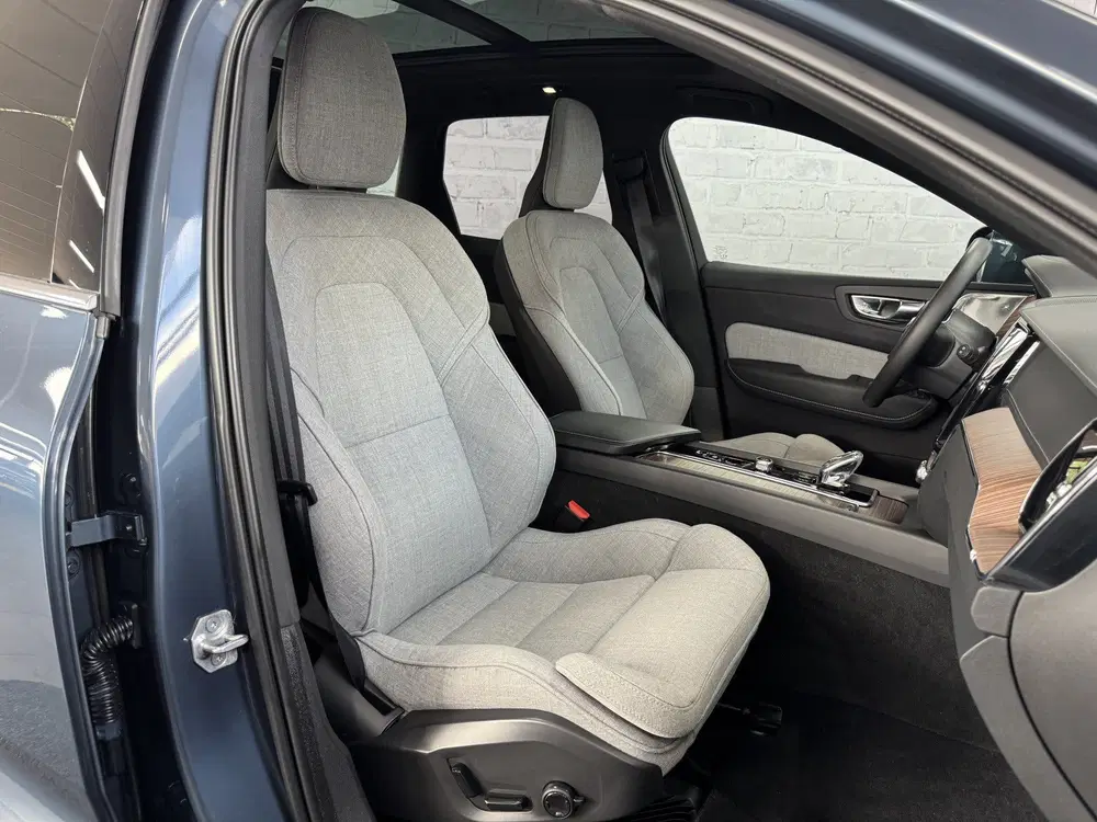 Volvo XC60 2.0 Recharge T8 AWD Inscription Luchtverin uit 2021, foto 16