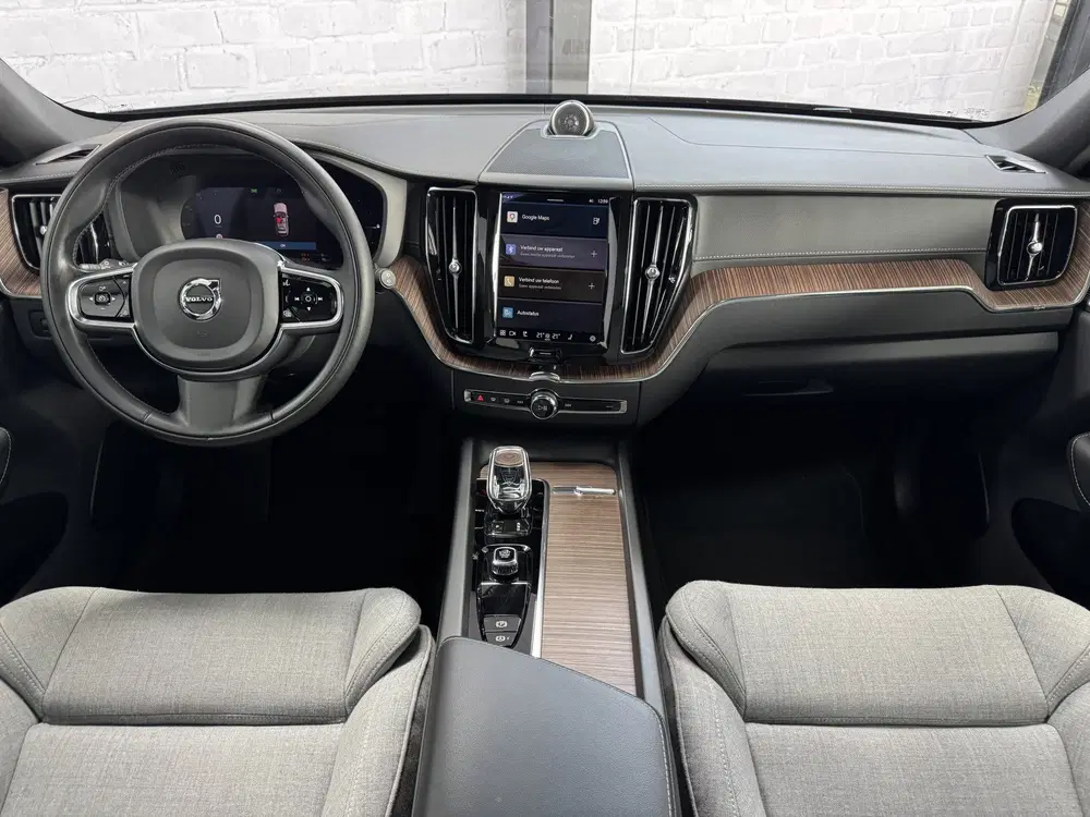 Volvo XC60 2.0 Recharge T8 AWD Inscription Luchtverin uit 2021, foto 3