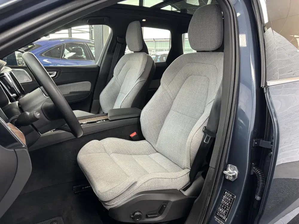 Volvo XC60 2.0 Recharge T8 AWD Inscription Luchtverin uit 2021, foto 4