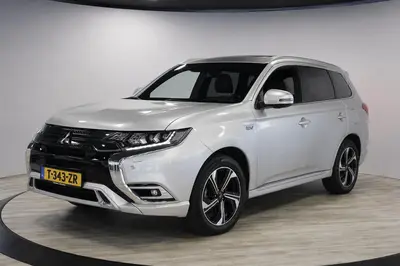 Mitsubishi Outlander 2.4 PHEV Instyle | Schuif- opendak | 36 uit 2020