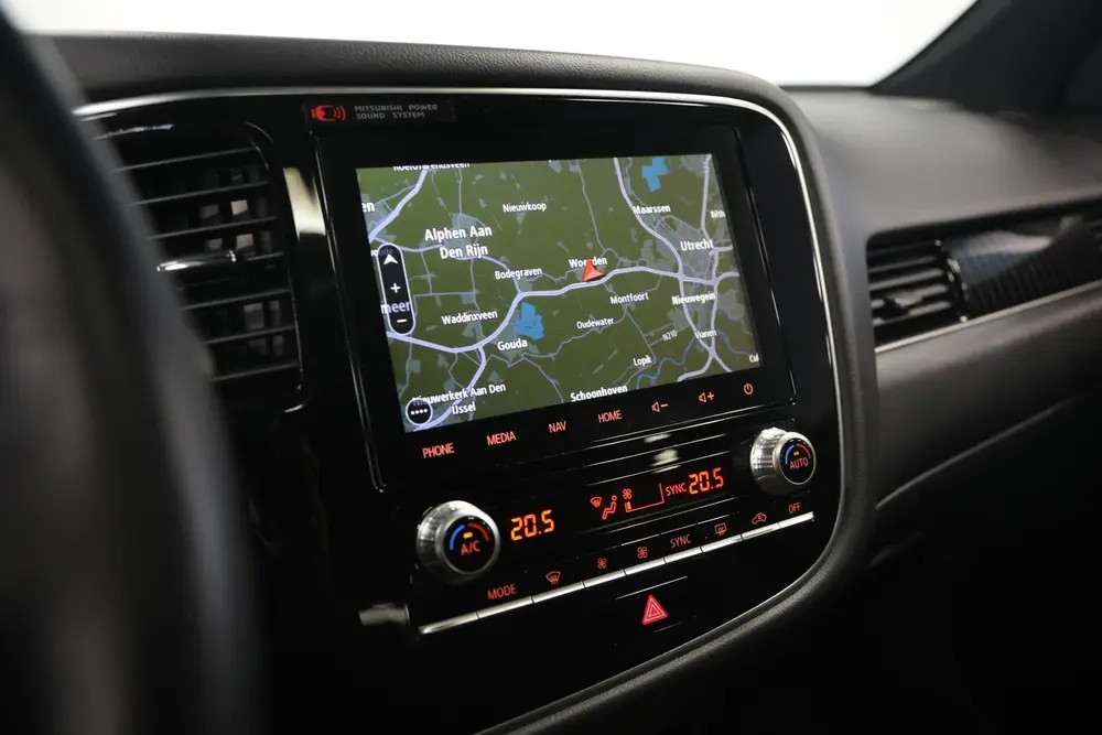 Mitsubishi Outlander 2.4 PHEV Instyle | Schuif- opendak | 36 uit 2020, foto 13