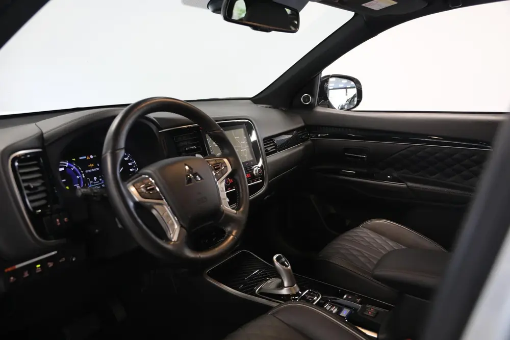 Mitsubishi Outlander 2.4 PHEV Instyle | Schuif- opendak | 36 uit 2020, foto 20