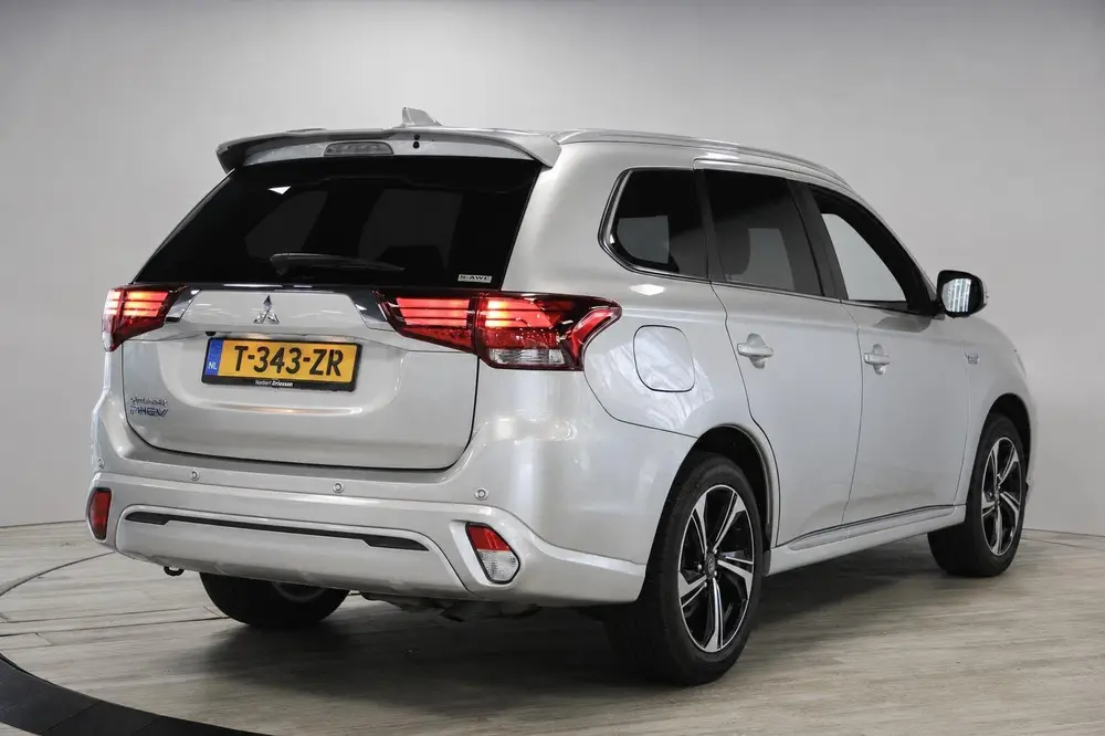Mitsubishi Outlander 2.4 PHEV Instyle | Schuif- opendak | 36 uit 2020, foto 5