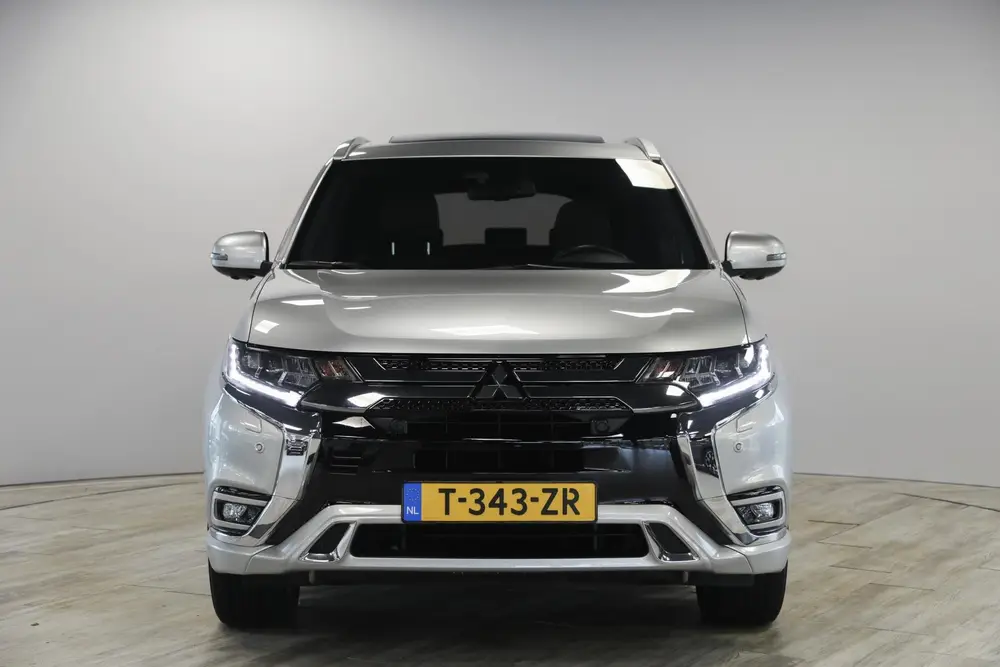 Mitsubishi Outlander 2.4 PHEV Instyle | Schuif- opendak | 36 uit 2020, foto 8