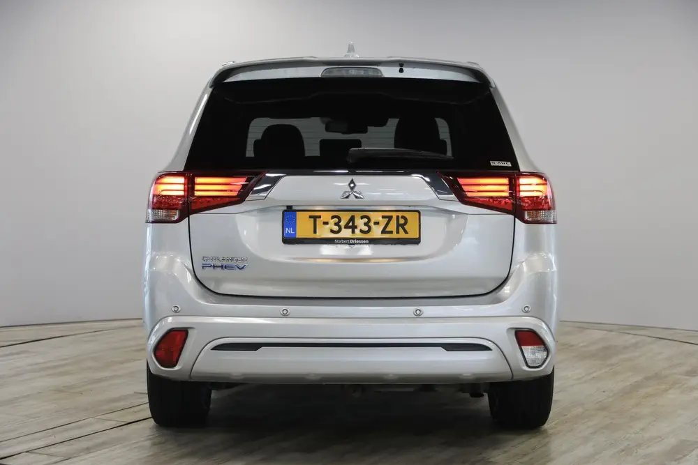 Mitsubishi Outlander 2.4 PHEV Instyle | Schuif- opendak | 36 uit 2020, foto 9