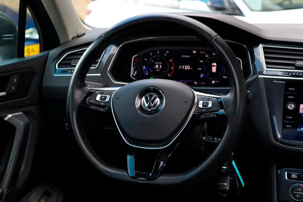 Volkswagen Tiguan 2.0 TSI 4Motion R-Line PANO ACC VIRTUAL uit 2019, foto 19