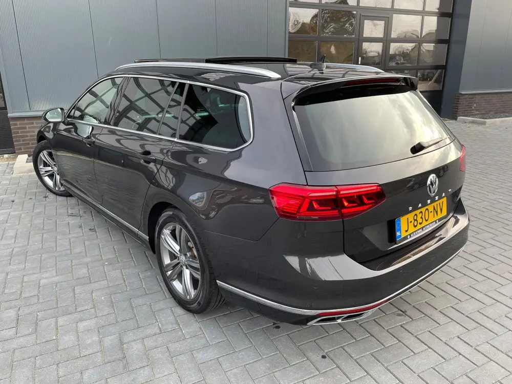Volkswagen Passat Variant 1.5 TSI Elegance Business R-Line N uit 2020, foto 10