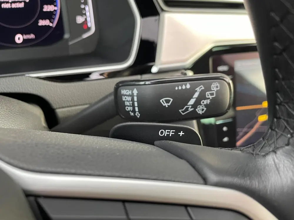 Volkswagen Passat Variant 1.5 TSI Elegance Business R-Line N uit 2020, foto 17
