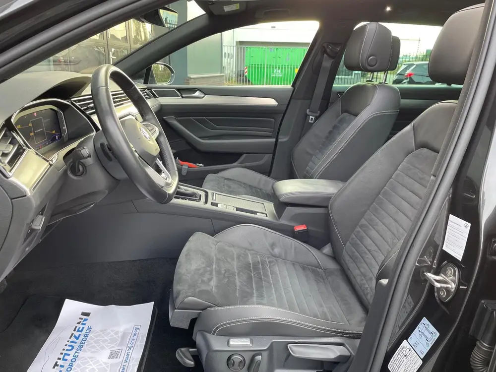 Volkswagen Passat Variant 1.5 TSI Elegance Business R-Line N uit 2020, foto 20
