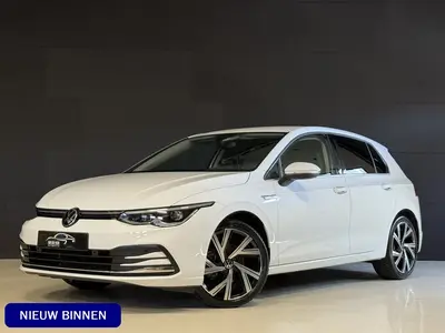 Volkswagen Golf 1.5 eTSI Style | Memory stoelen | 18'' inch uit 2020