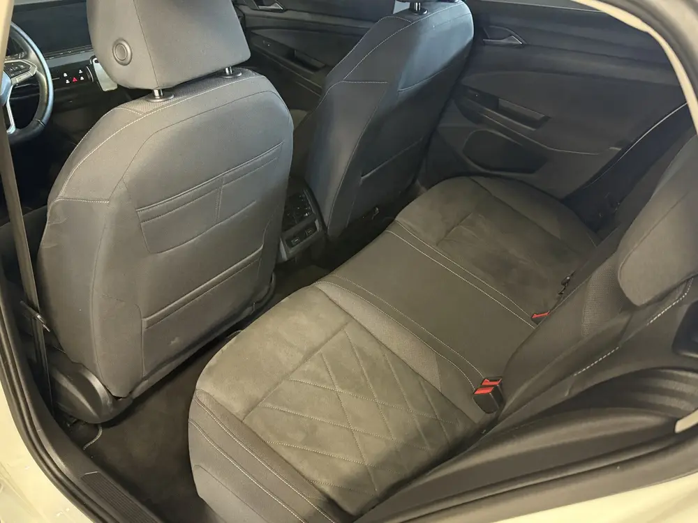 Volkswagen Golf 1.5 eTSI Style | Memory stoelen | 18'' inch uit 2020, foto 9