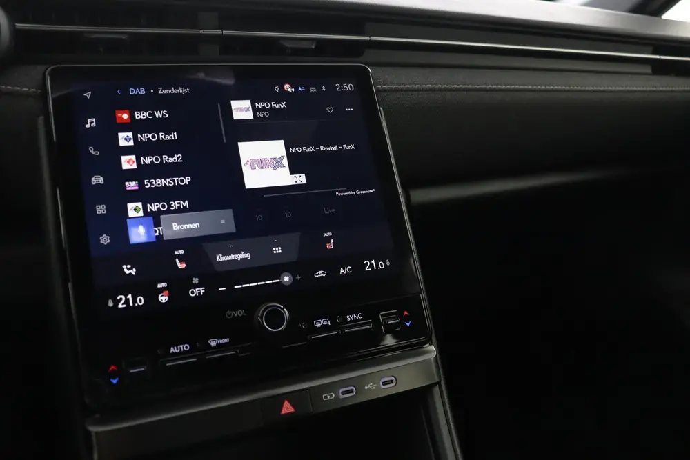 Lexus LBX 1.5 Business Line 2WD uit 2025, foto 8