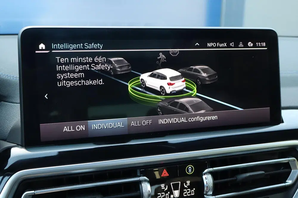 BMW iX3 High Executive 80 kWh uit 2023, foto 11