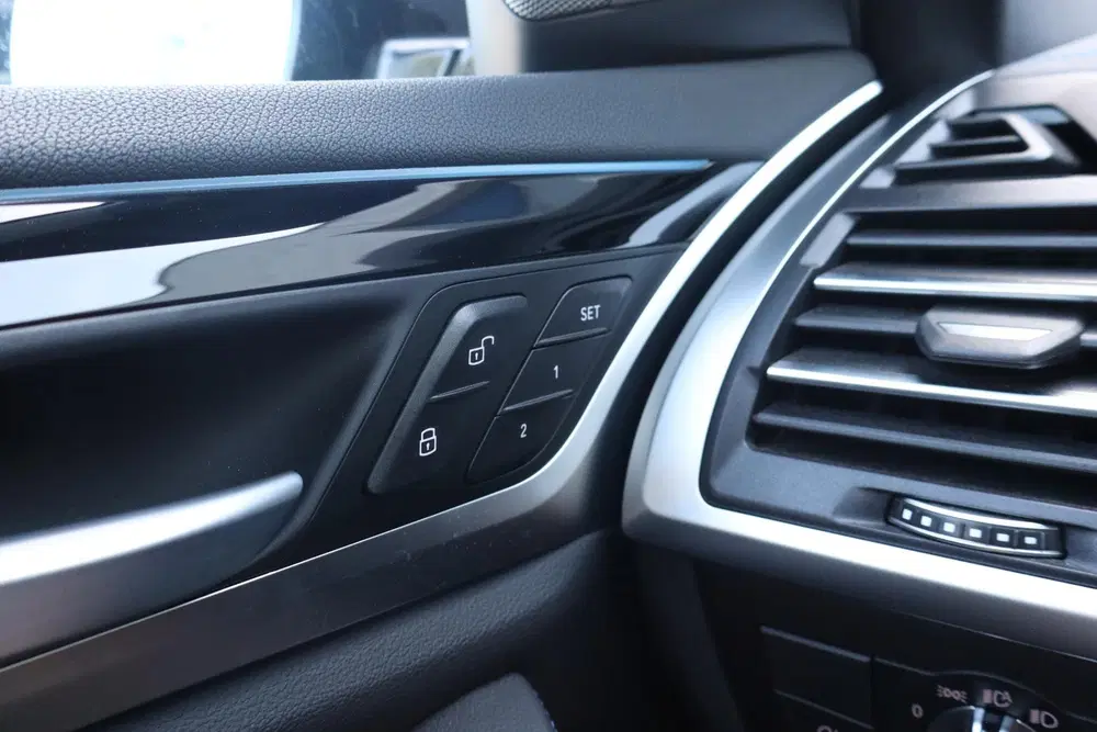 BMW iX3 High Executive 80 kWh uit 2023, foto 15