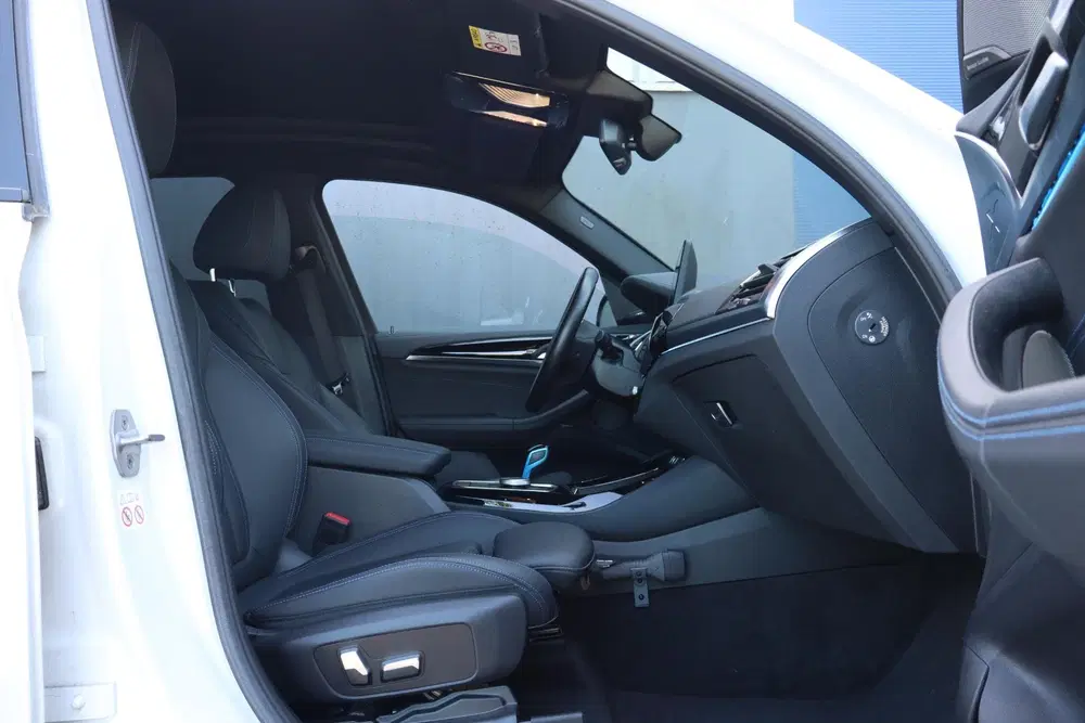 BMW iX3 High Executive 80 kWh uit 2023, foto 18