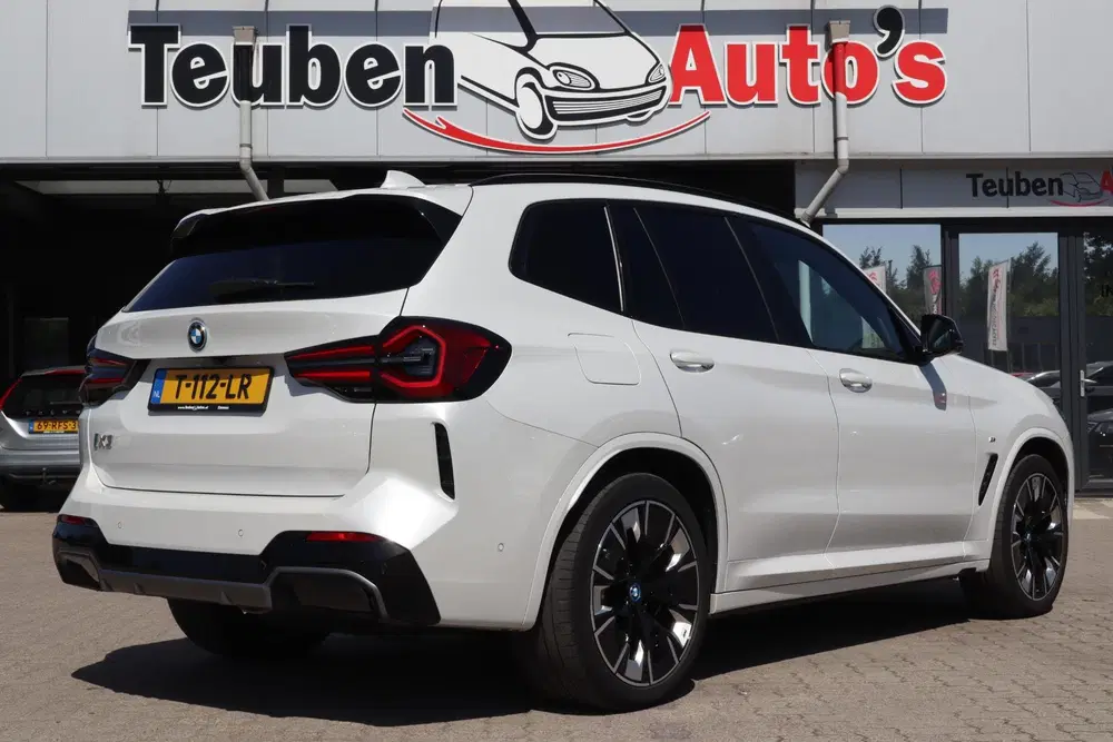 BMW iX3 High Executive 80 kWh uit 2023, foto 2