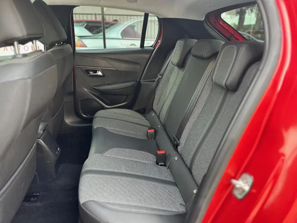 Peugeot 208 1.2 PureTech 100pk Active uit 2024, foto 4