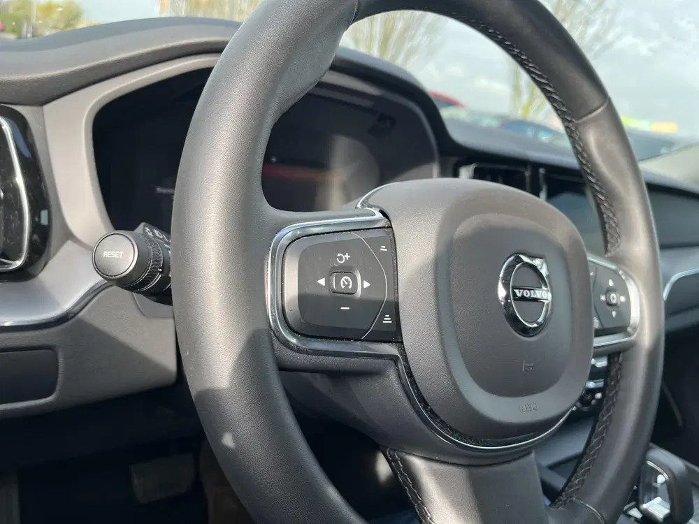 Volvo XC60 B4 Mild-Hybrid Momentum uit 2024, foto 11