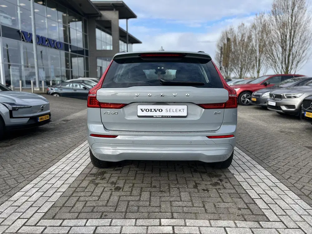 Volvo XC60 B4 Mild-Hybrid Momentum uit 2024, foto 13