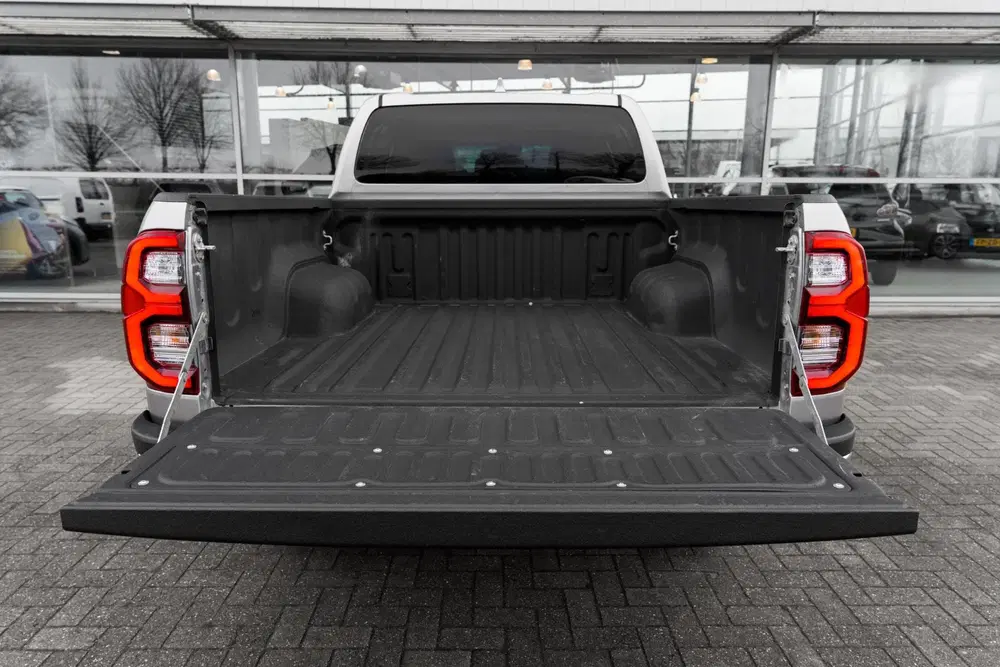 Toyota Hilux 2.8 D-4D Double Cab Professional premium uit 2023, foto 14