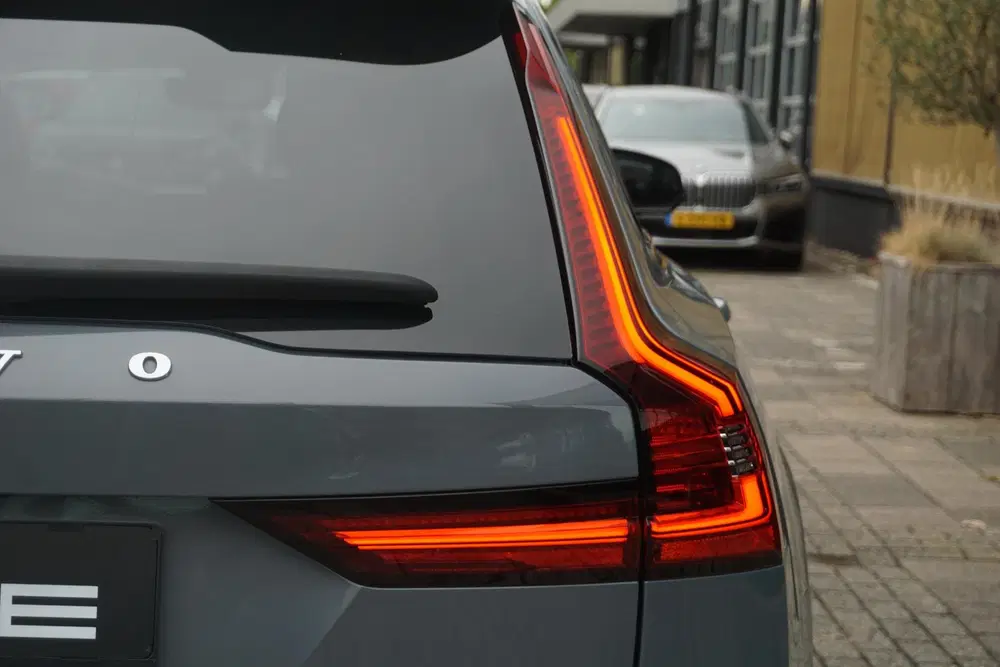 Volvo V90 2.0 T6 AWD R-Design uit 2021, foto 13