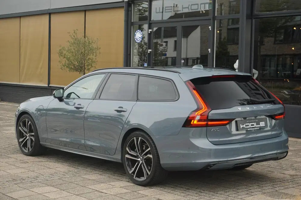Volvo V90 2.0 T6 AWD R-Design uit 2021, foto 2