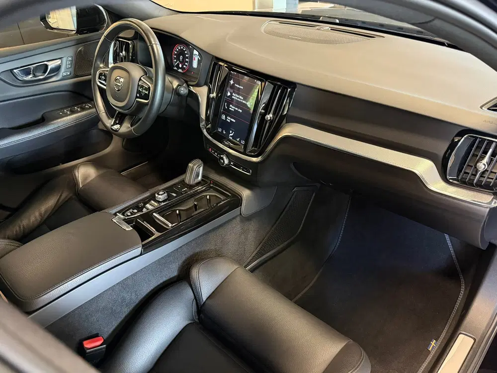Volvo V60 2.0 T8 Twin Engine AWD R-Design 391 PK BLA uit 2020, foto 13