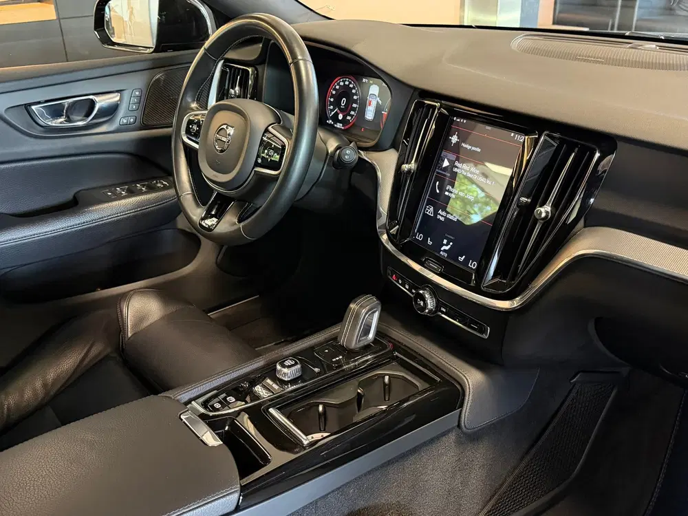 Volvo V60 2.0 T8 Twin Engine AWD R-Design 391 PK BLA uit 2020, foto 14