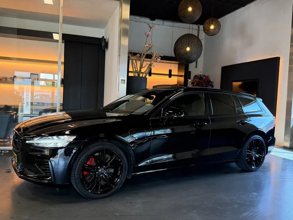 Volvo V60 2.0 T8 Twin Engine AWD R-Design 391 PK BLA uit 2020, foto 3