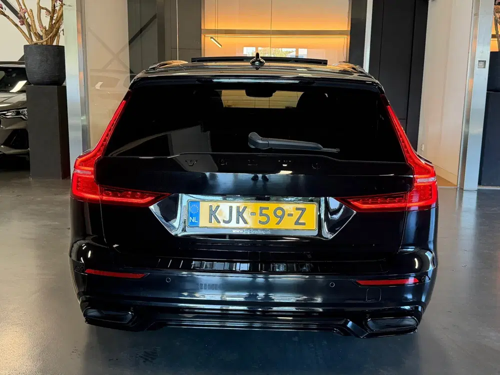 Volvo V60 2.0 T8 Twin Engine AWD R-Design 391 PK BLA uit 2020, foto 9