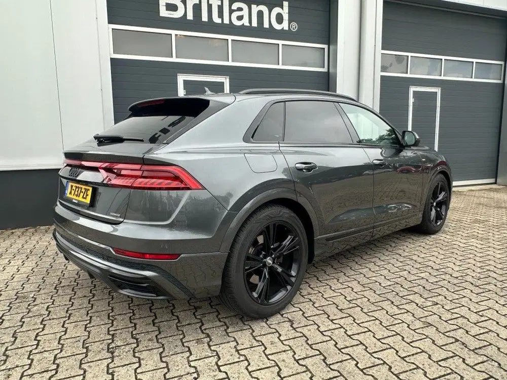 Audi Q8 55 TFSI e Quattro S-Line 2021 *RS stoelen uit 2021, foto 2
