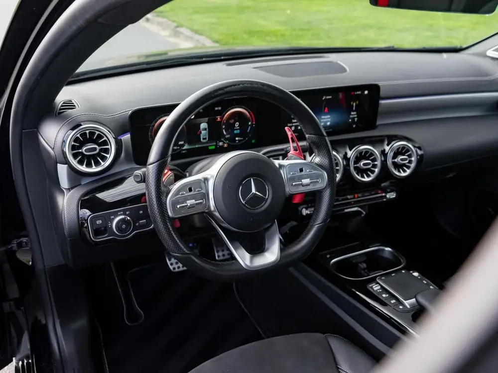 Mercedes-Benz A-Klasse Mercedes A-klasse 250 e Limousine AMG|Panoramadak|Burmester uit 2020, foto 3