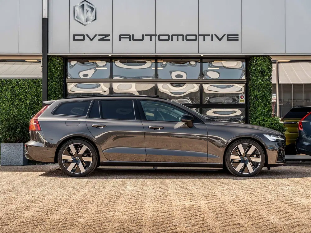 Volvo V60 2.0 T6 PHEV 350PK AWD Plus Dark uit 2025, foto 5