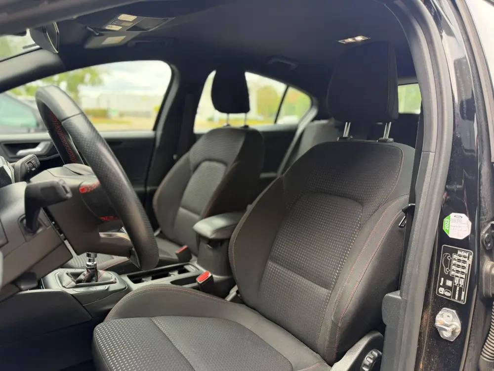 Ford Focus 1.5 EcoBoost ST-line KEYLESS GO, CRUISE, BLACK OP uit 2019, foto 11