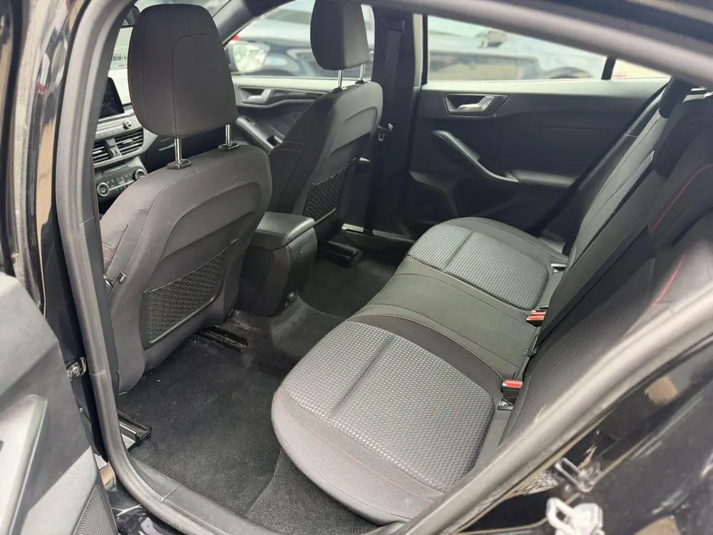 Ford Focus 1.5 EcoBoost ST-line KEYLESS GO, CRUISE, BLACK OP uit 2019, foto 16