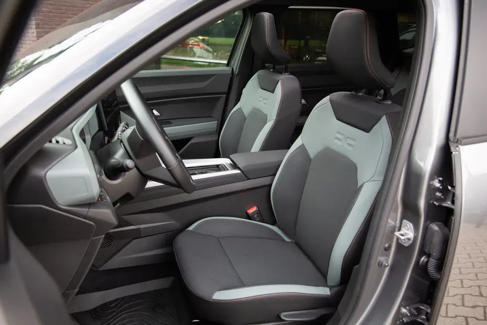 Dacia Bigster 1.8 Hybrid 155 Extreme uit 2025, foto 4