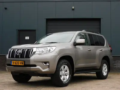 Toyota Land Cruiser 2.8 D-4D-F Challenger Window Van 1e EIGE uit 2019