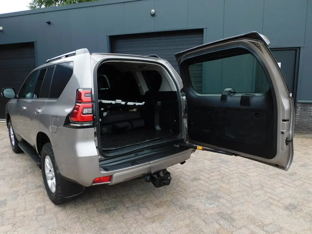 Toyota Land Cruiser 2.8 D-4D-F Challenger Window Van 1e EIGE uit 2019, foto 5