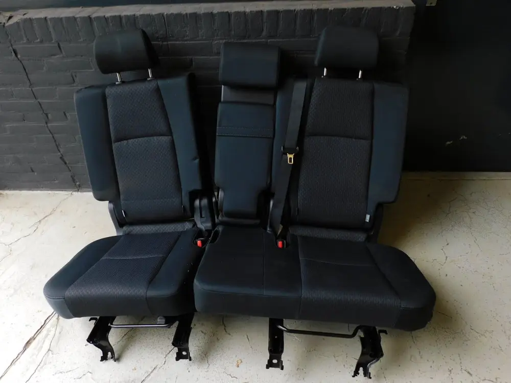 Toyota Land Cruiser 2.8 D-4D-F Challenger Window Van 1e EIGE uit 2019, foto 7