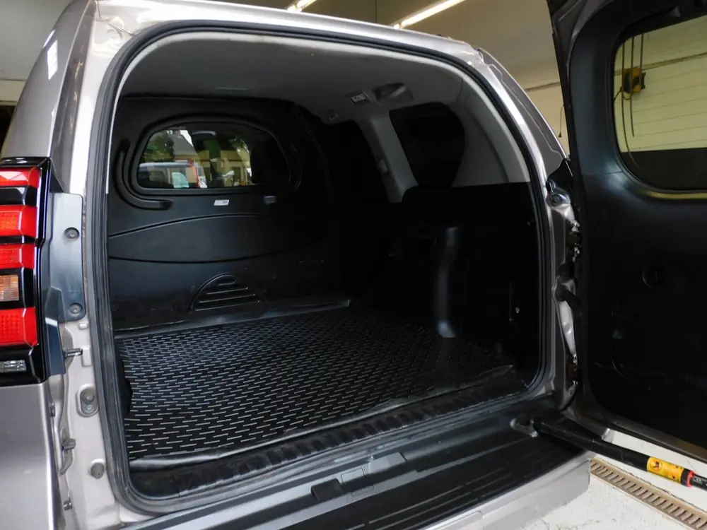 Toyota Land Cruiser 2.8 D-4D-F Challenger Window Van 1e EIGE uit 2019, foto 8
