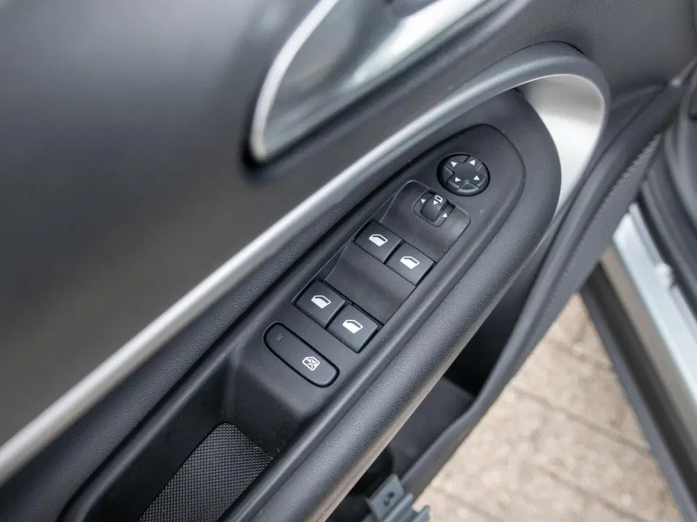 Jeep Avenger Summit 54 kWh uit 2024, foto 20