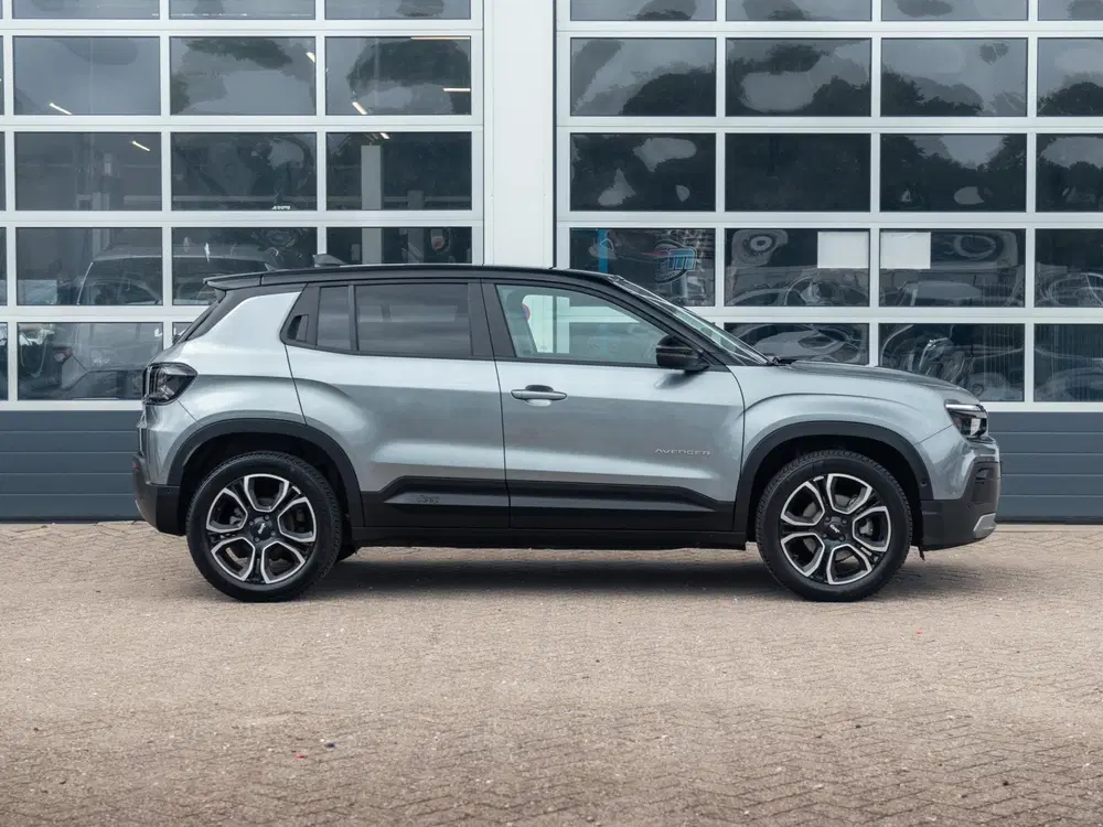 Jeep Avenger Summit 54 kWh uit 2024, foto 4