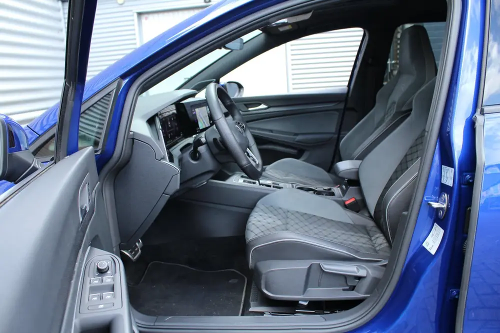 Volkswagen Golf 1.5 eTSI 150pk R-Line DSG7 Panoramadak IQ-Li uit 2021, foto 9