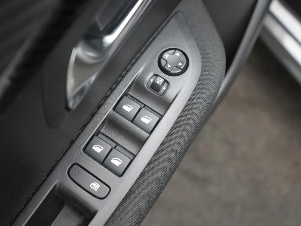 Peugeot 208 1.2 PureTech Active Pack uit 2022, foto 14