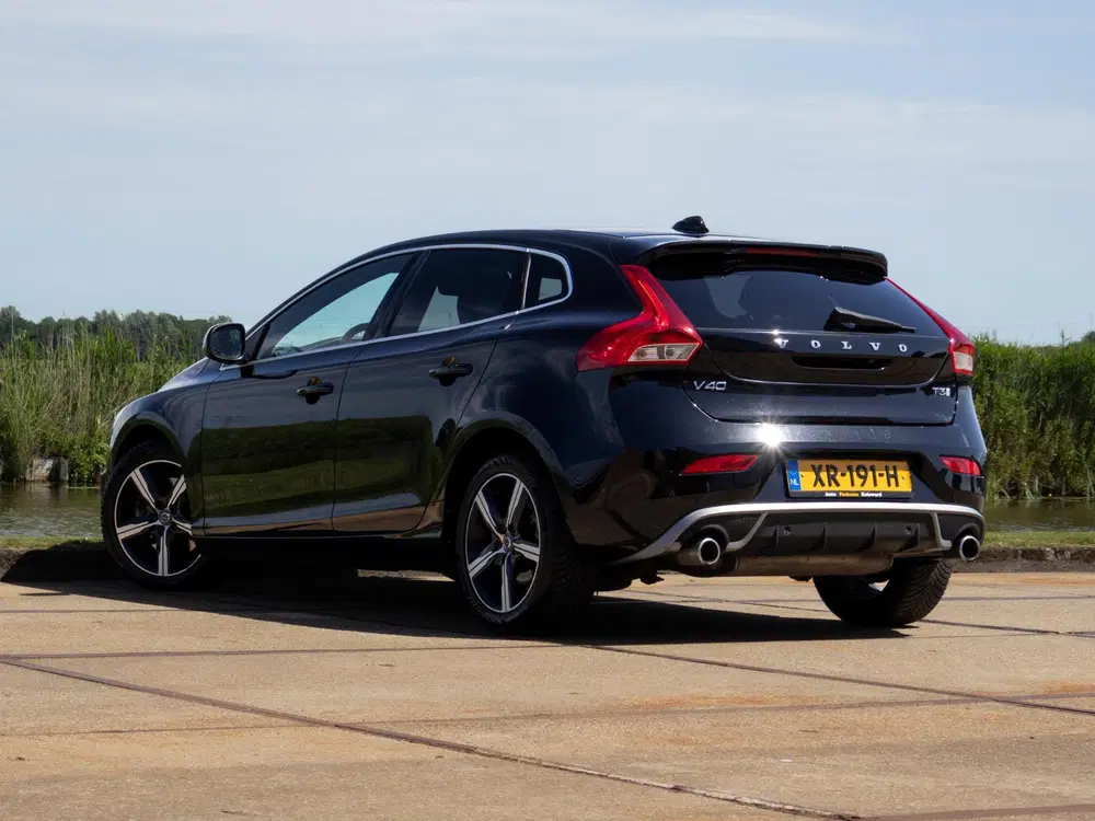 Volvo V40 1.5 T3 Polar+ Sport R-Design LED Pano 18" uit 2019, foto 3